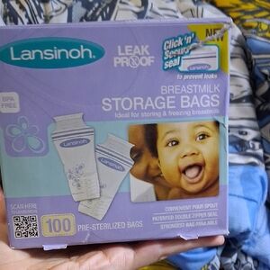 Lansinoh Leak-Proof Breastmilk Storage Bags - Purple and Blue